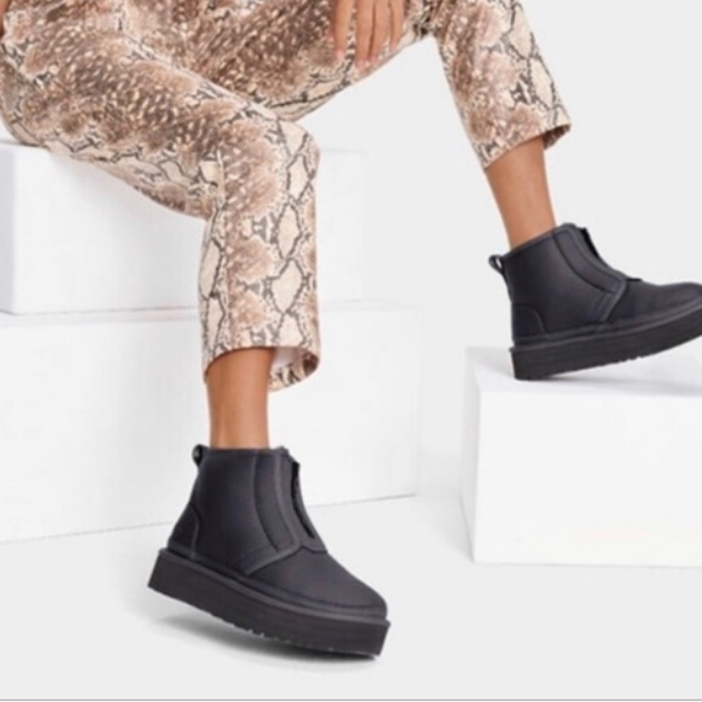UGG Neumel Platform Zip Black Size 6